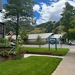 Shadow Mountain Lodge