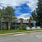 Shadow Mountain Lodge