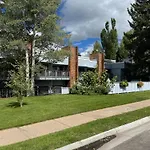 Shadow Mountain Lodge